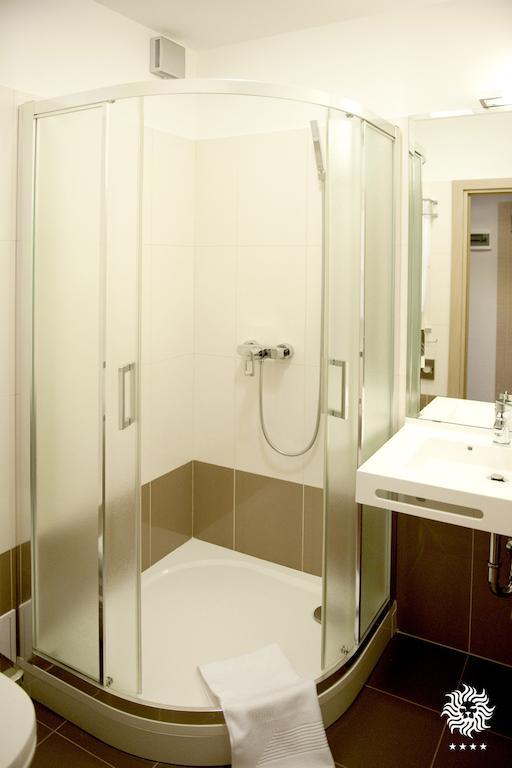 Hotel Leon & Spa أراد الغرفة الصورة